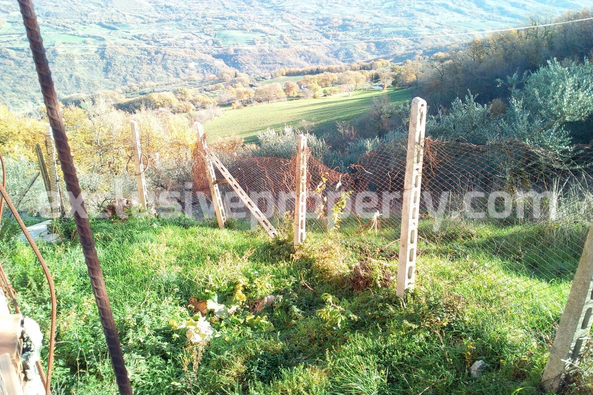 Brick farmhouse surrounded by nature with well for sale in Italy 9
