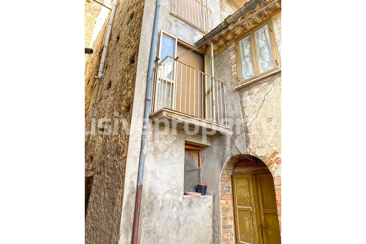 Property consisting of two residential units for sale in Abruzzo - Italy 90