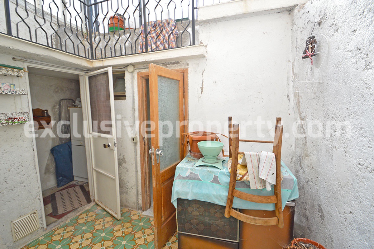 Spacious house with balcony and veranda for sale in Italy - Molise 9