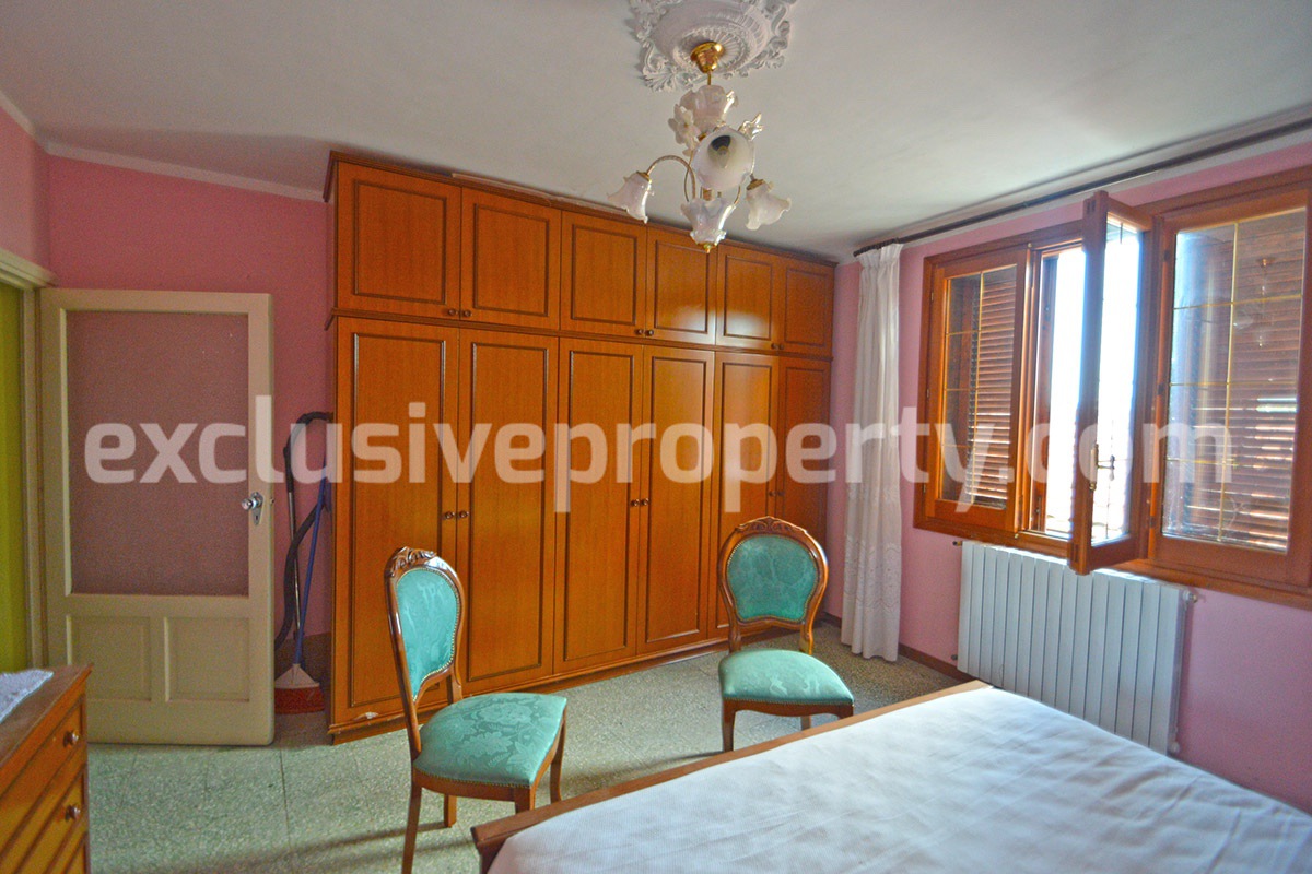 Spacious house with balcony and veranda for sale in Italy - Molise 21