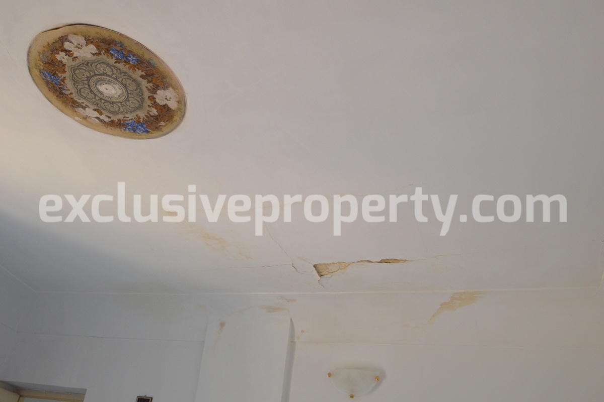 Habitable and spacious town house for sale in Palmoli - Abruzzo