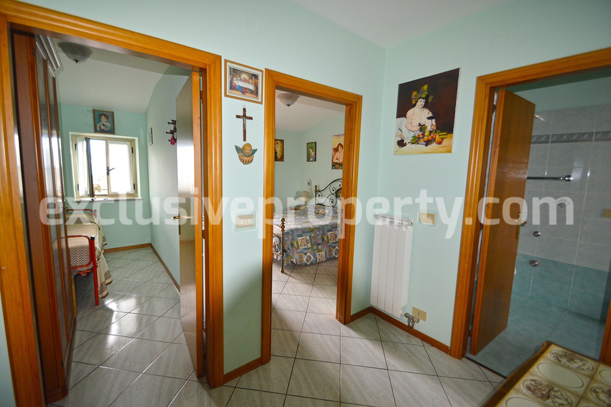 Stone town house in perfect condition and sold with furniture in Casalanguida 7
