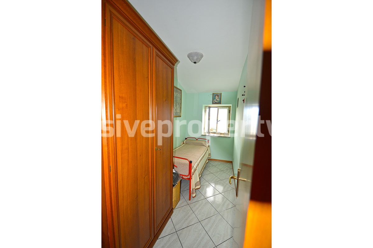 Stone town house in perfect condition and sold with furniture in Casalanguida 19
