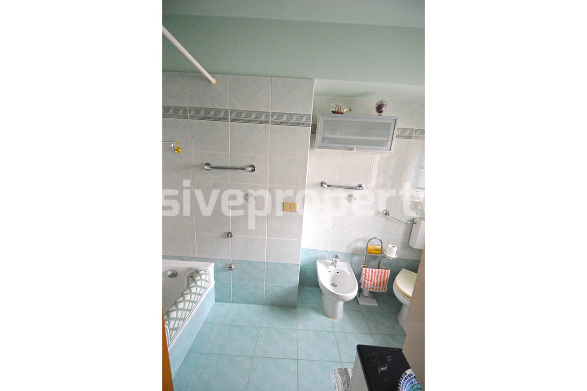 Stone town house in perfect condition and sold with furniture in Casalanguida