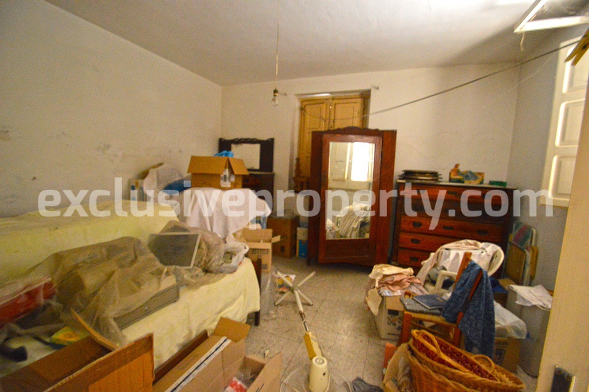 Property for sale in Abruzzo consisting of two very spacious country houses 51