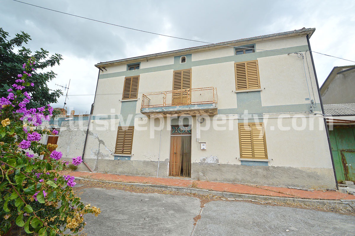 Property for sale in Abruzzo consisting of two very spacious country houses 44