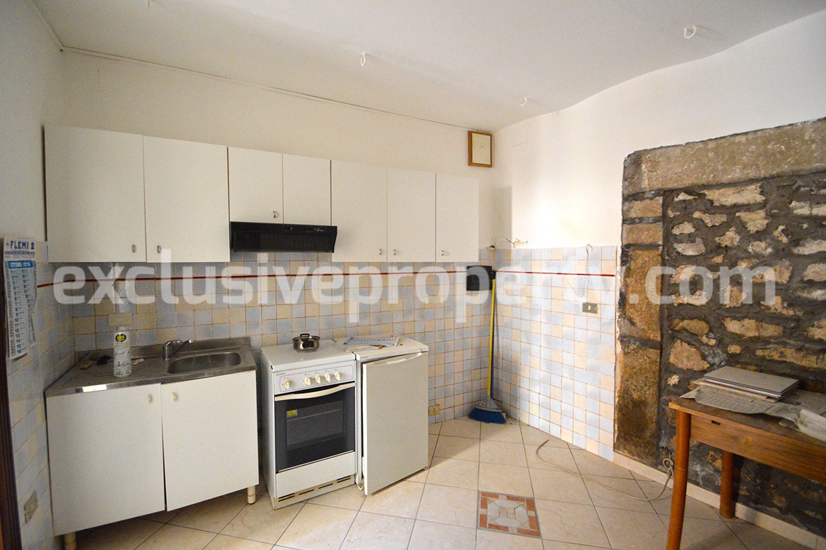 Small house with outdoor space on one level for sale in Molise 1