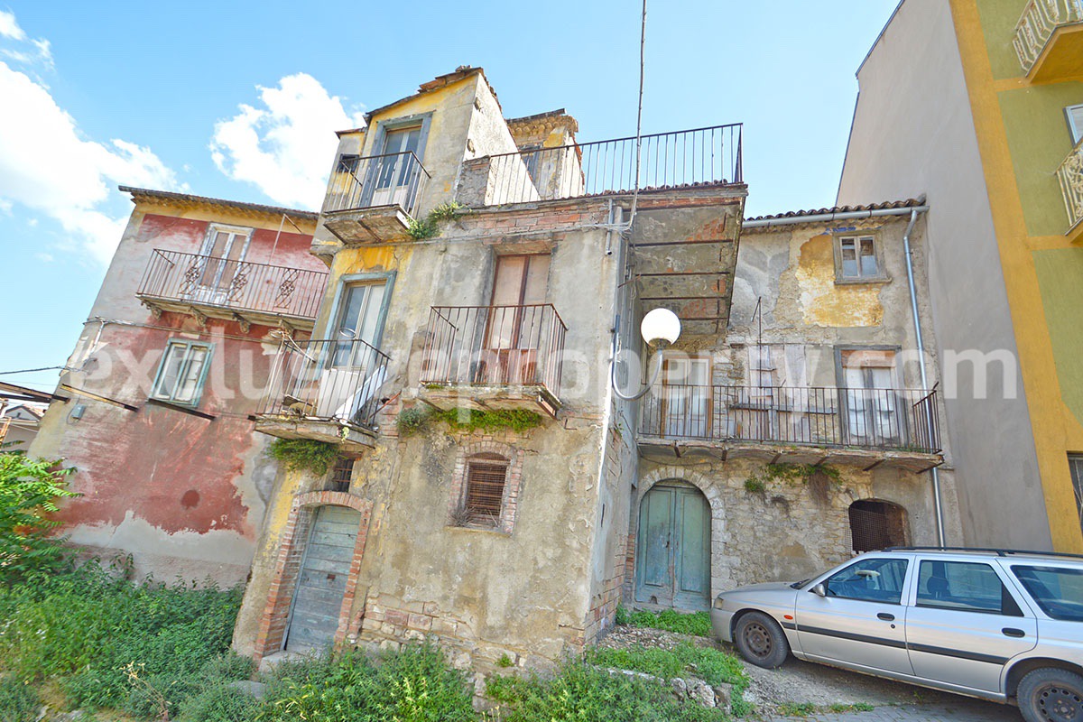 House to be restored with terrace for sale in Civitanova del Sannio