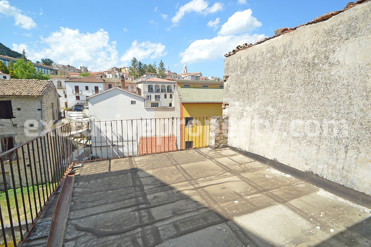 House to be restored with terrace for sale in Civitanova del Sannio