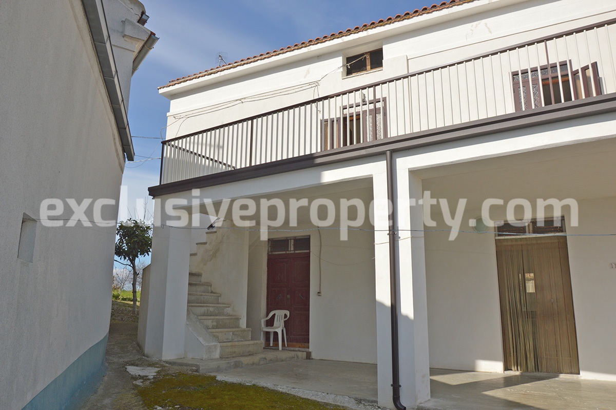 Habitable farmhouse detached with terrace and garden for sale in Atessa