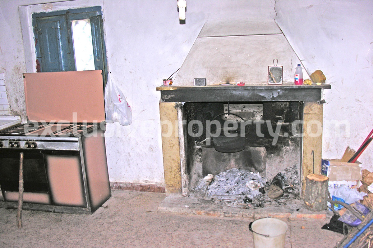 Property in Italy - Brick house with terrace for sale in Atessa 5