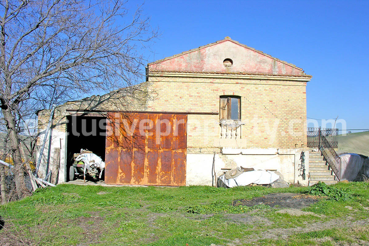 Property in Italy - Brick house with terrace for sale in Atessa 2