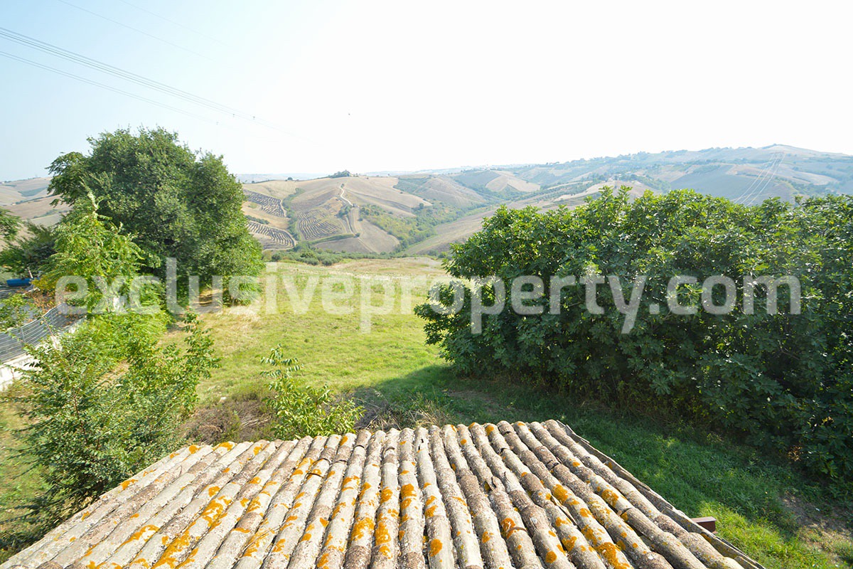 Country house for sale in Atessa with panoramic terrace on the Abruzzo hills