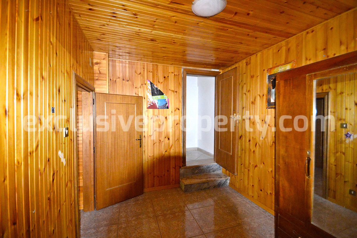 Spacious house with lake view and hills for sale in Abruzzo - Italy