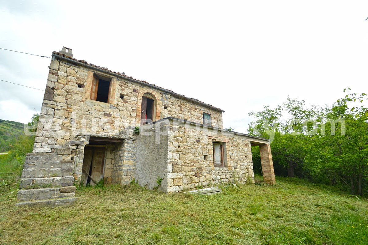 Stone cottage with land for sale in Abruzzo - Carpineto Sinello - Italy 1