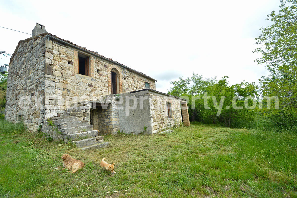 Stone cottage with land for sale in Abruzzo - Carpineto Sinello - Italy 2
