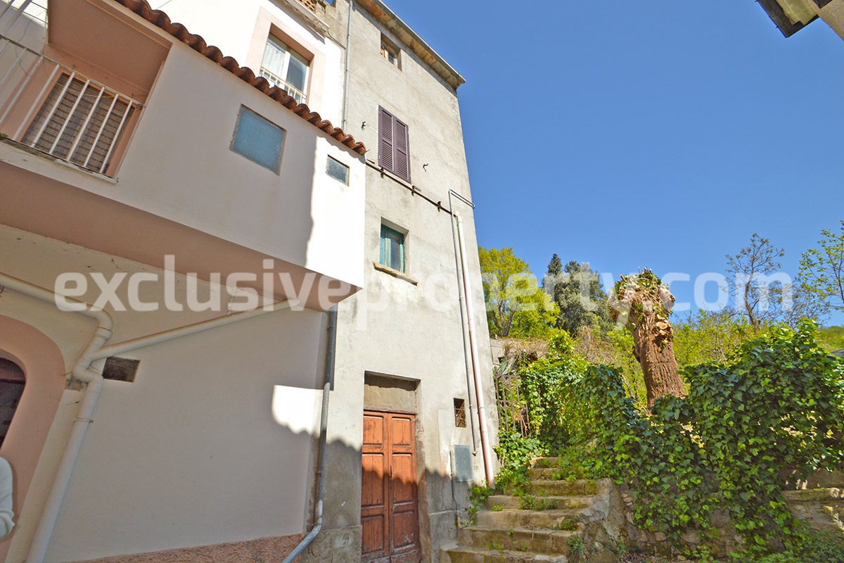 Town house lake view and with garden for sale in Bomba - Abruzzo