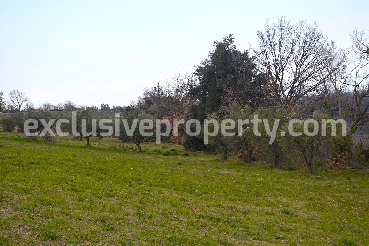 Rural house habitable for sale with 2 hectares in Canosa Sannita