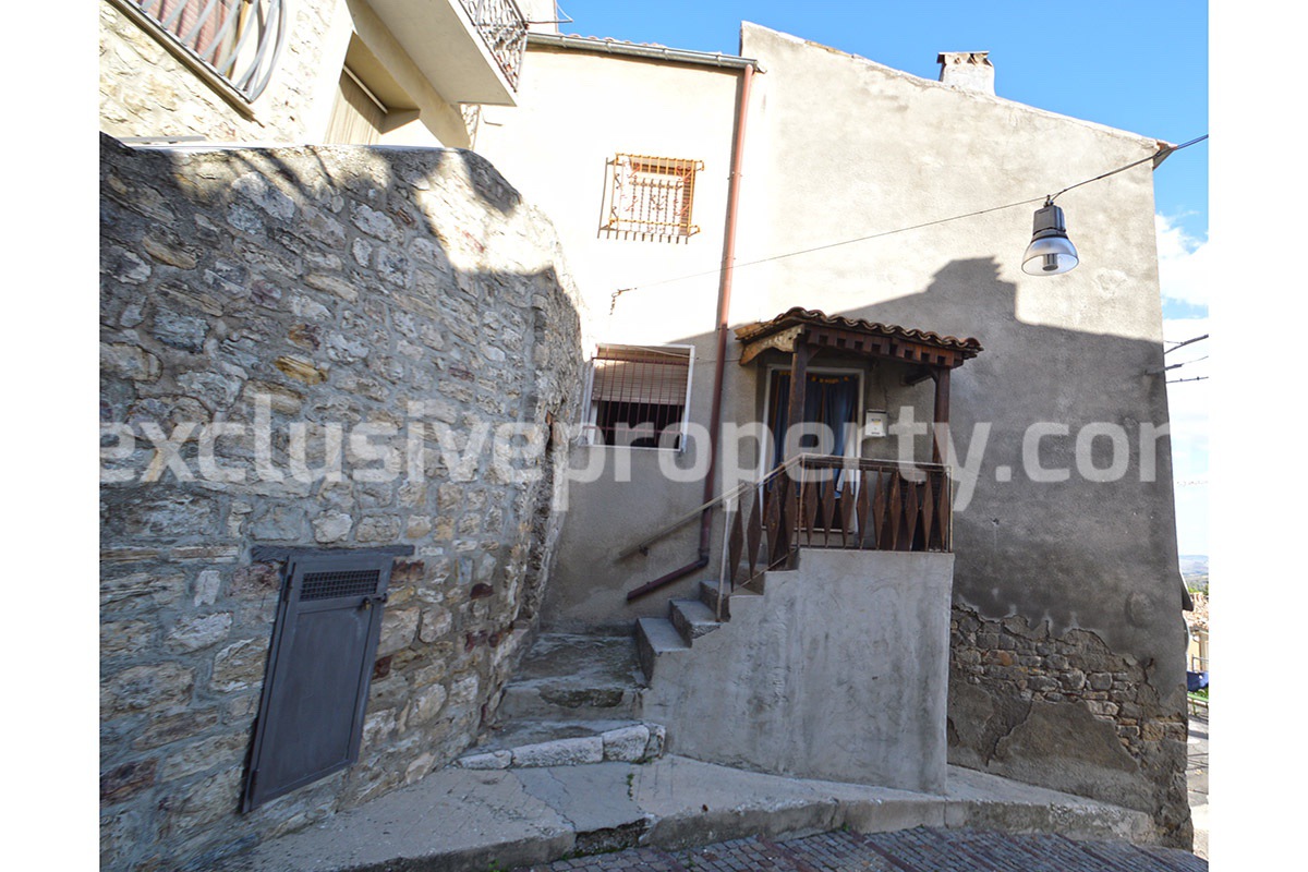 Stone house in good condition and habitable with cellar for sale in Abruzzo