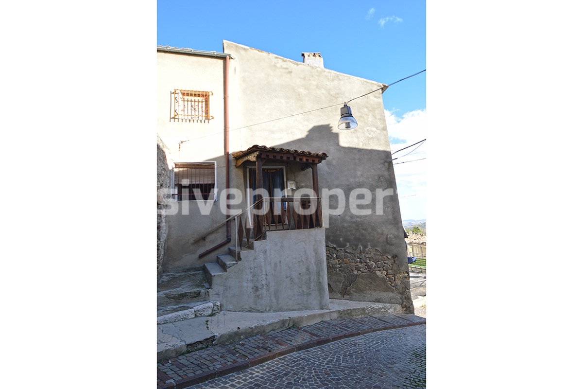 Stone house in good condition and habitable with cellar for sale in Abruzzo 2