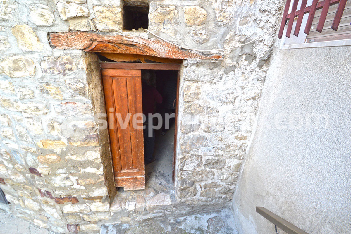 Stone house in good condition and habitable with cellar for sale in Abruzzo 19
