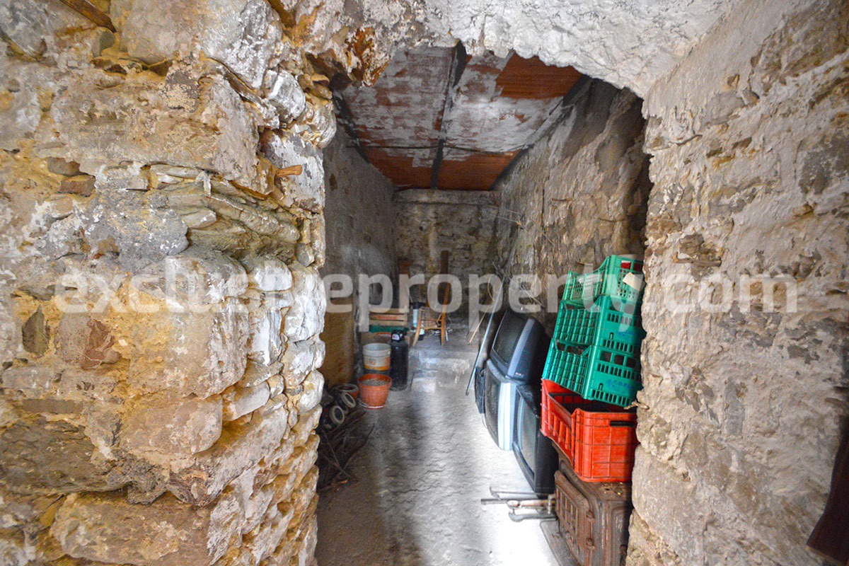 Stone house in good condition and habitable with cellar for sale in Abruzzo 21