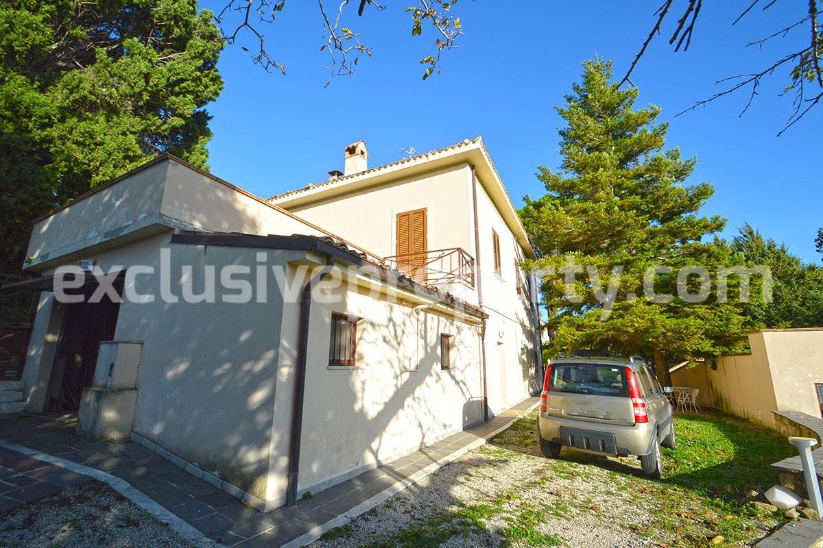 Detached house with with fenced land for sale Carunchio - Abruzzo - Italy 23