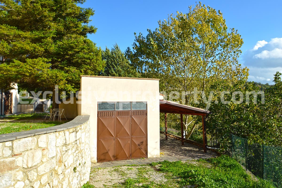 Detached house with with fenced land for sale Carunchio - Abruzzo - Italy 24