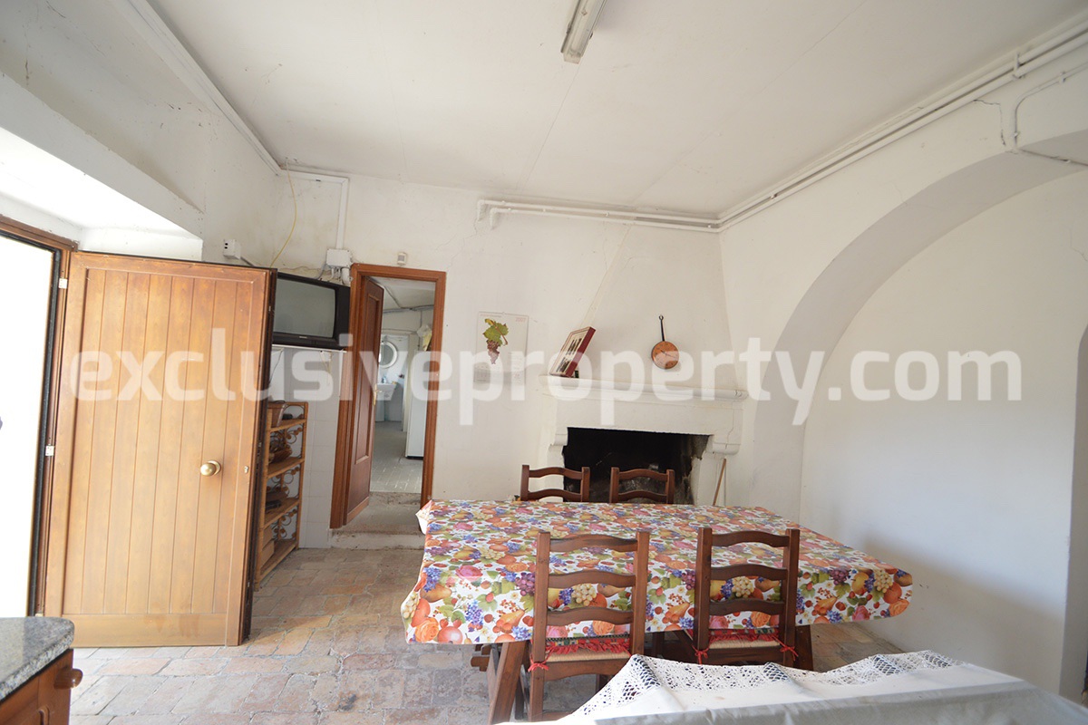 Detached house with with fenced land for sale Carunchio - Abruzzo - Italy 30