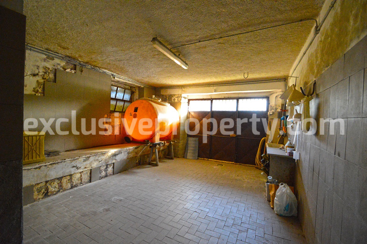 Detached house with with fenced land for sale Carunchio - Abruzzo - Italy 33