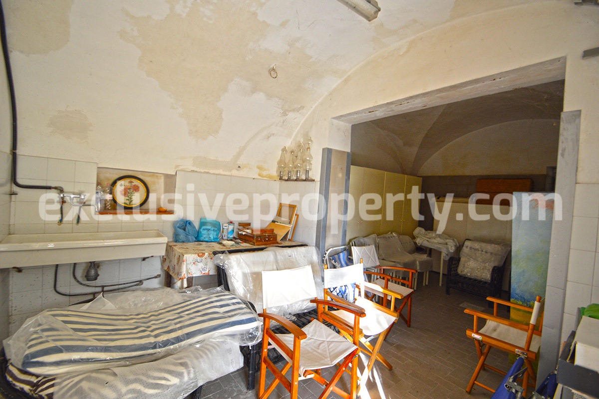 Detached house with with fenced land for sale Carunchio - Abruzzo - Italy 35