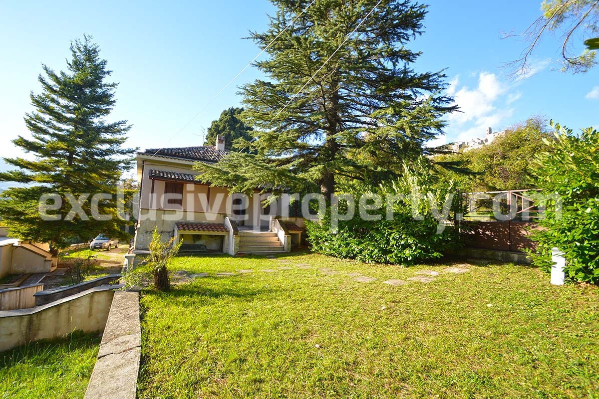 Detached house with with fenced land for sale Carunchio - Abruzzo - Italy 2