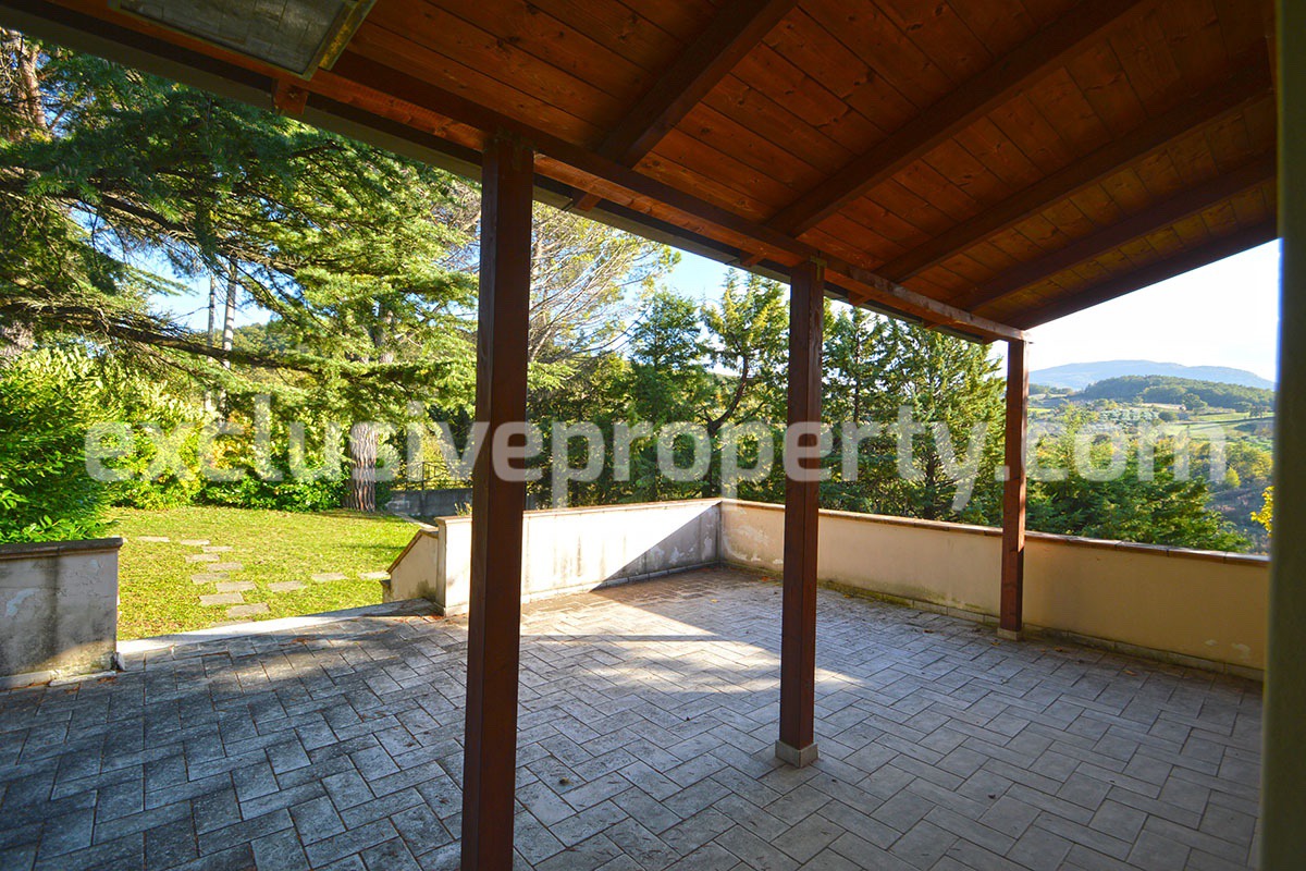 Detached house with with fenced land for sale Carunchio - Abruzzo - Italy 3