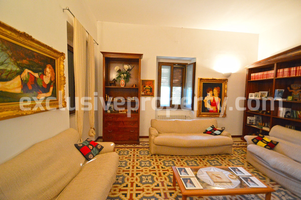 Detached house with with fenced land for sale Carunchio - Abruzzo - Italy 5