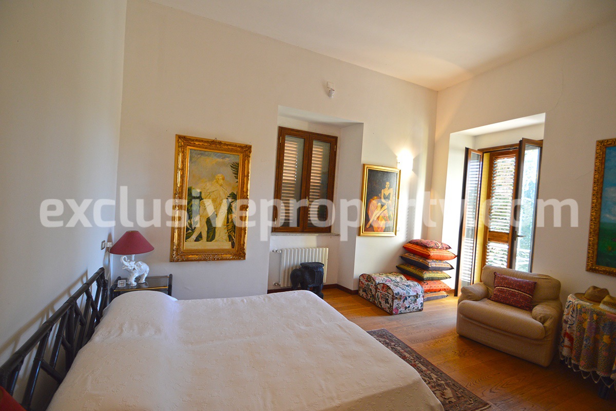 Detached house with with fenced land for sale Carunchio - Abruzzo - Italy 16