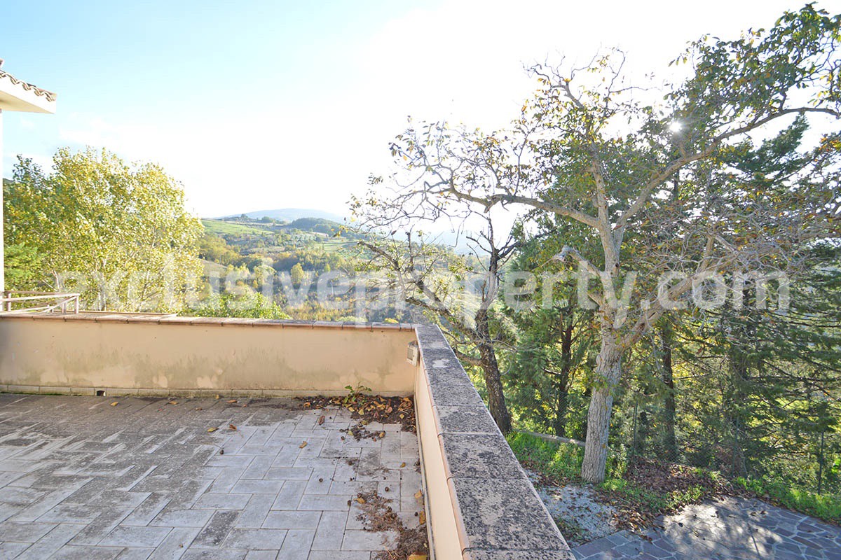 Detached house with with fenced land for sale Carunchio - Abruzzo - Italy 38