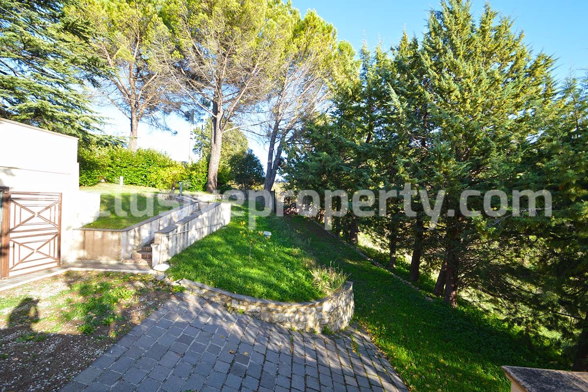 Detached house with with fenced land for sale Carunchio - Abruzzo - Italy 40