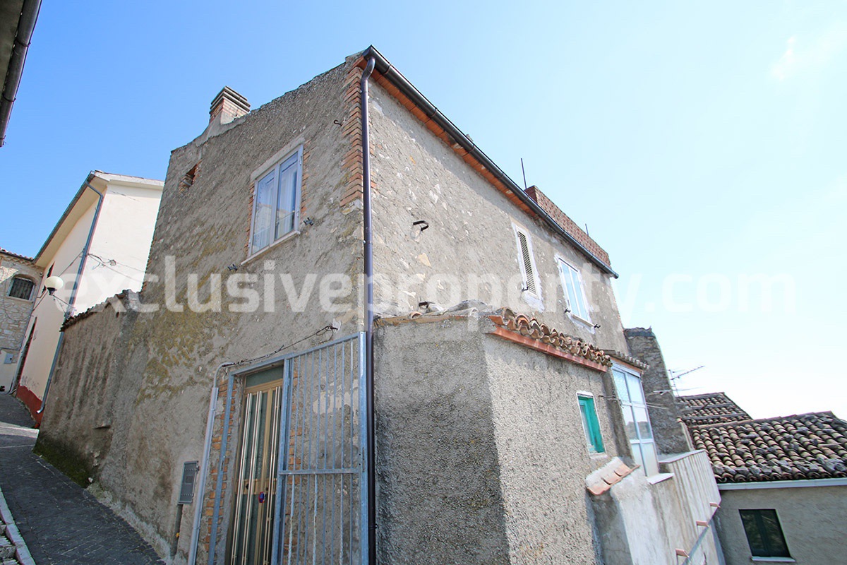 Town house with panoramic terrace for sale in Carunchio - Abruzzo 2