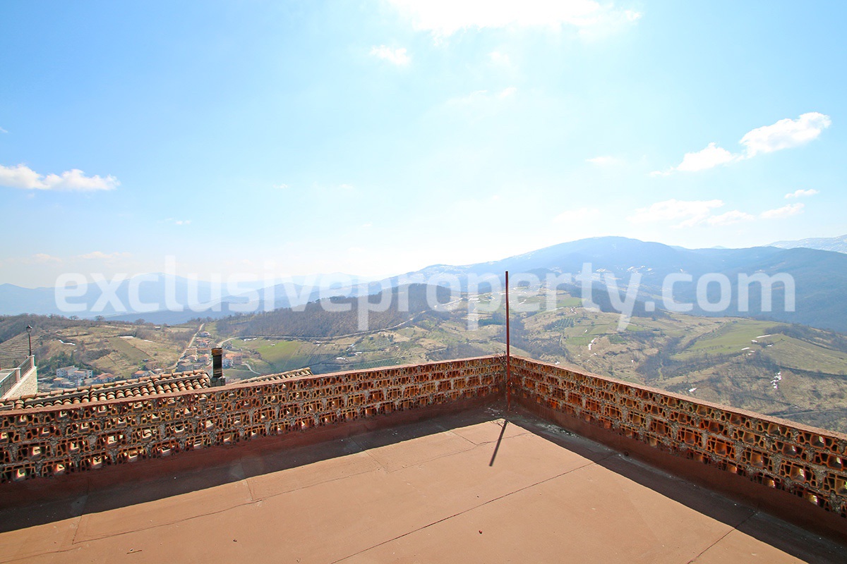 Town house with panoramic terrace for sale in Carunchio - Abruzzo