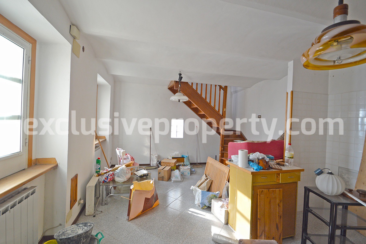 House with cellar for sale in a characteristic village of the Abruzzo region 3