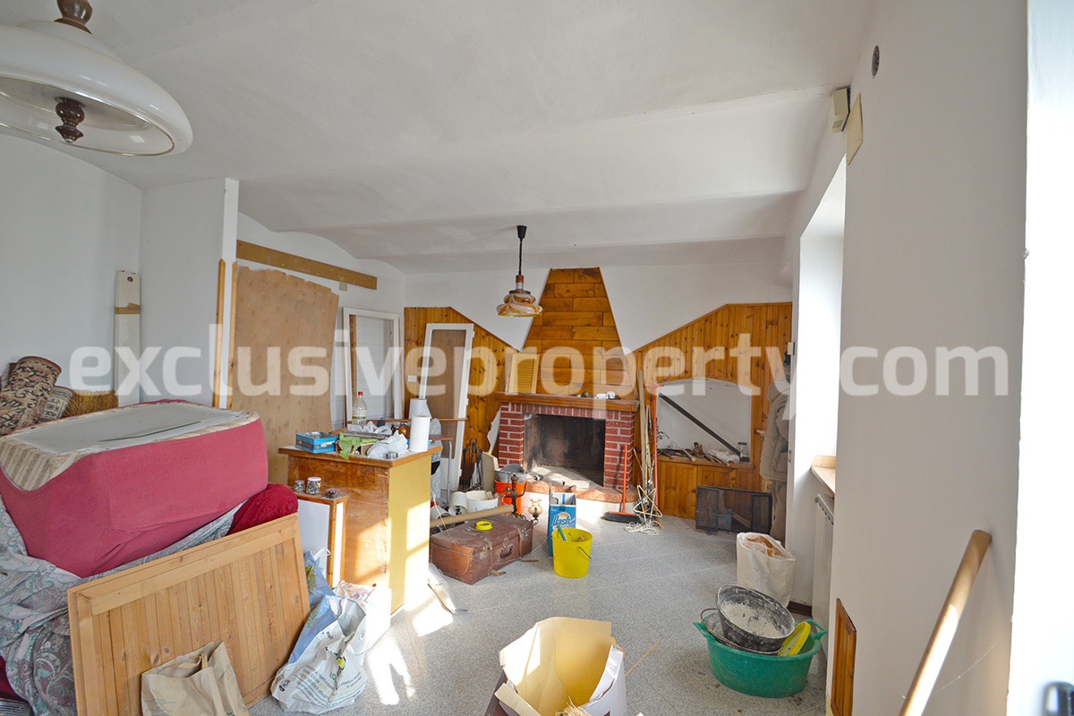 House with cellar for sale in a characteristic village of the Abruzzo region 4
