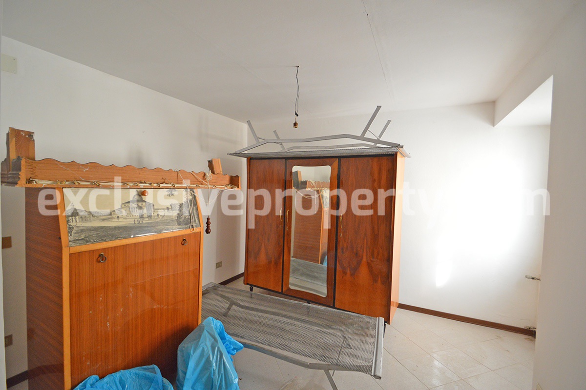 House with cellar for sale in a characteristic village of the Abruzzo region 7