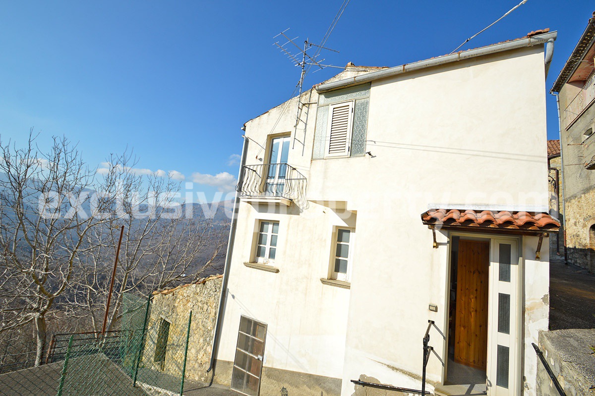 House with cellar for sale in a characteristic village of the Abruzzo region
