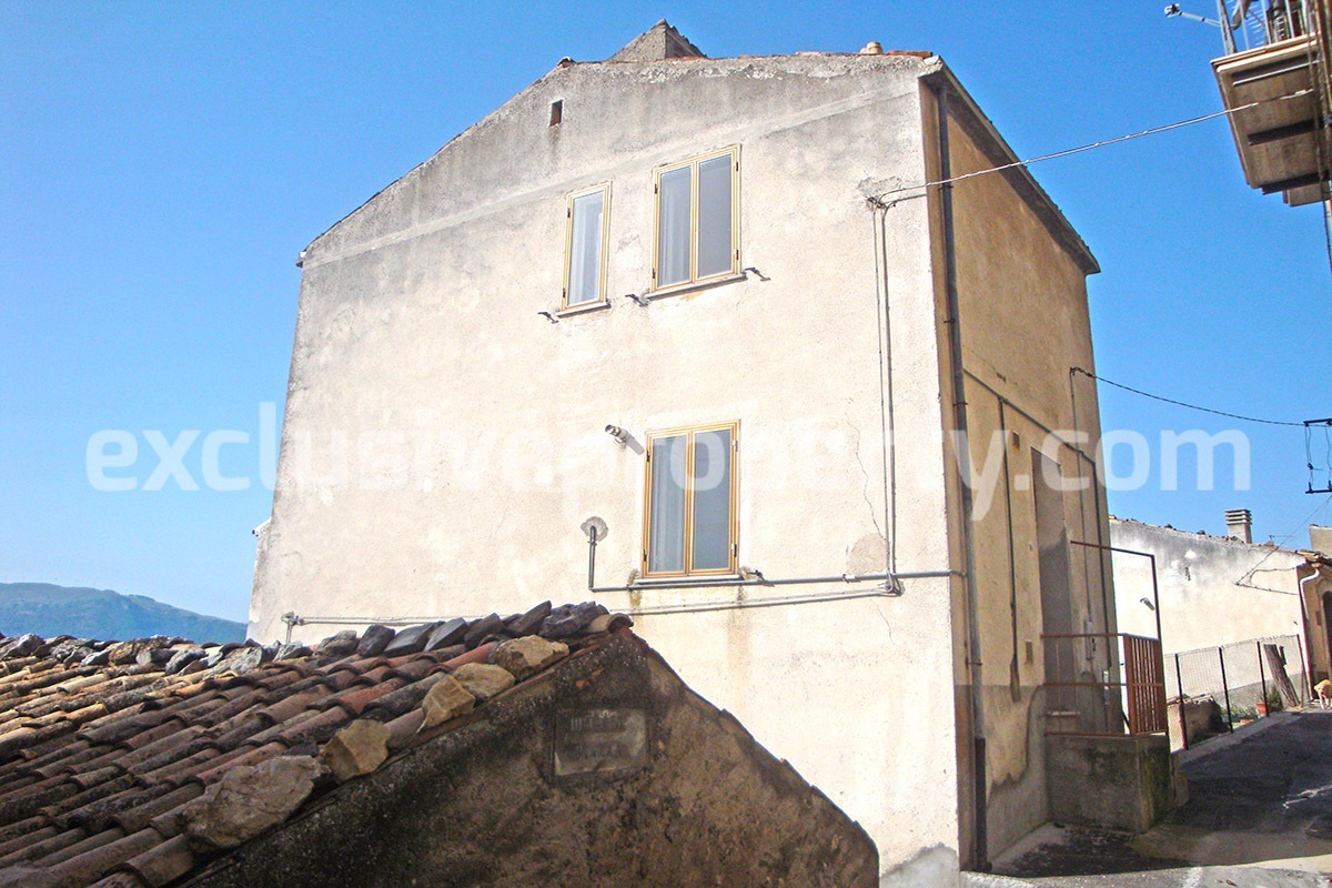 Detached house with wood oven for sale on Abruzzo hills 1