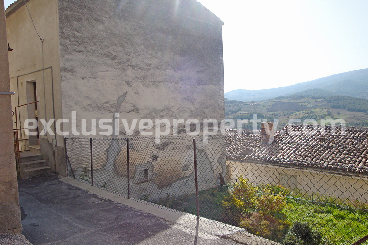 Detached house with wood oven for sale on Abruzzo hills