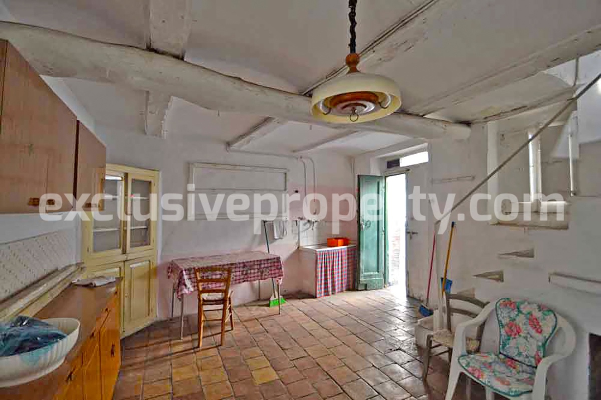 Ancient house in the village to be renovated for sale in Abruzzo