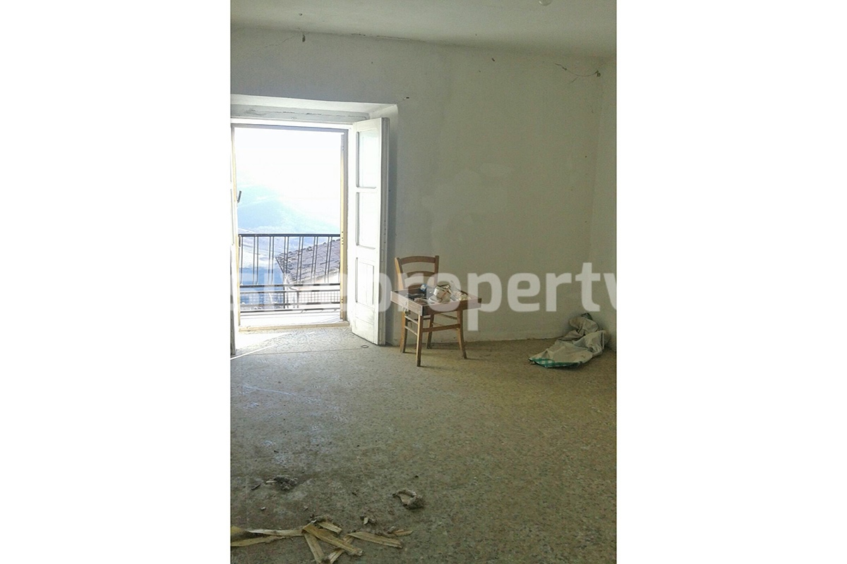 Properties for sale with a view of hills in the Abruzzo - Carunchio