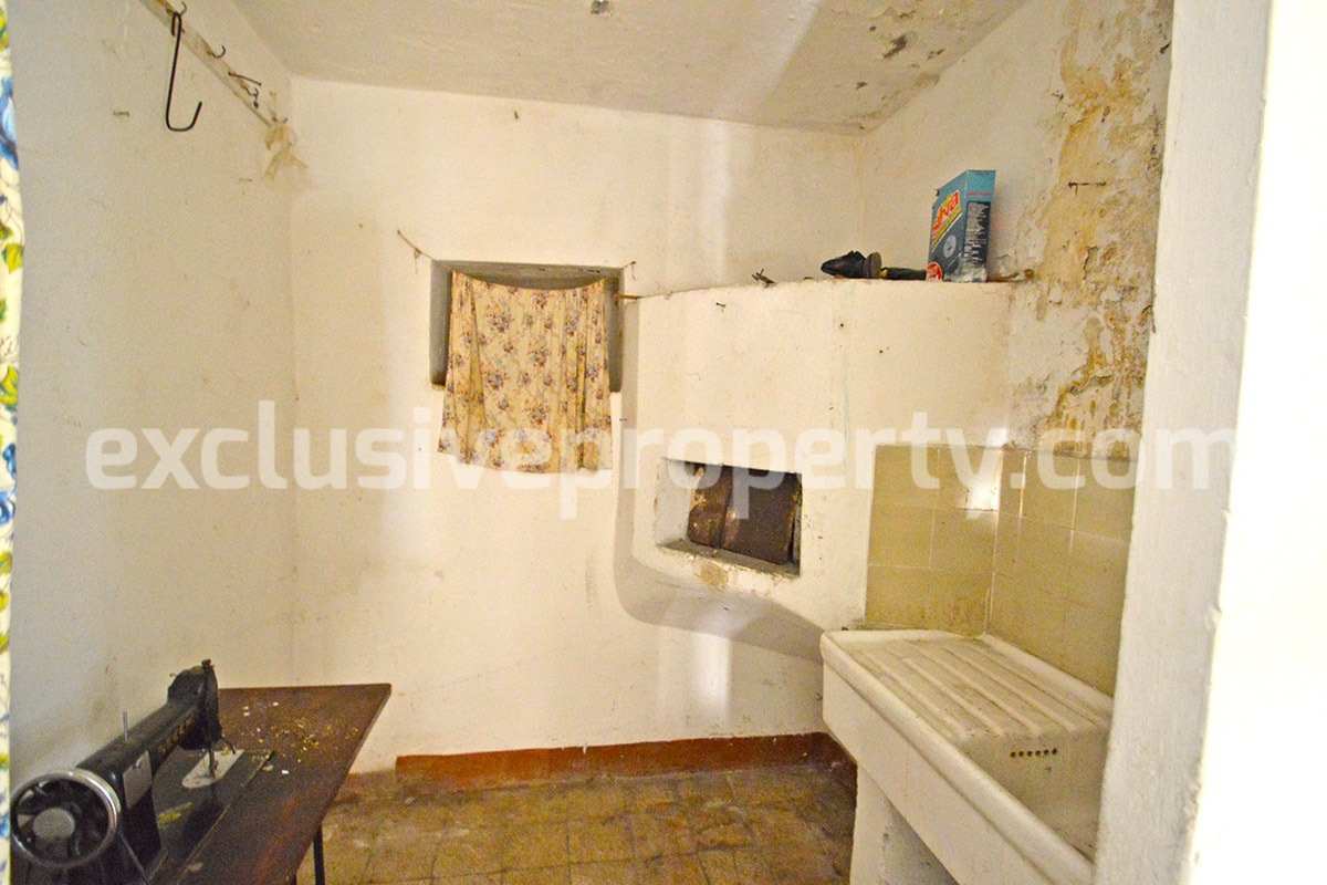 Spacious house with cellar for sale in a characteristic village Abruzzo 8