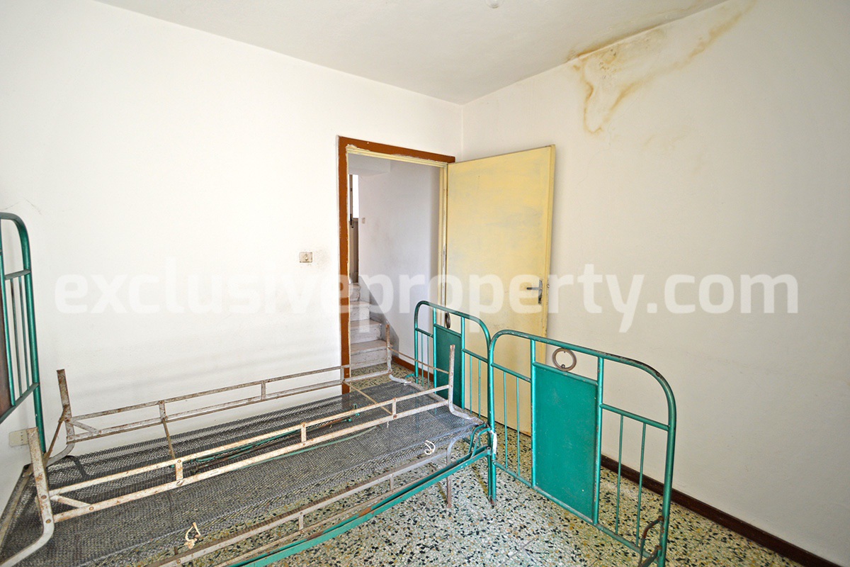 Spacious house with cellar for sale in a characteristic village Abruzzo 14