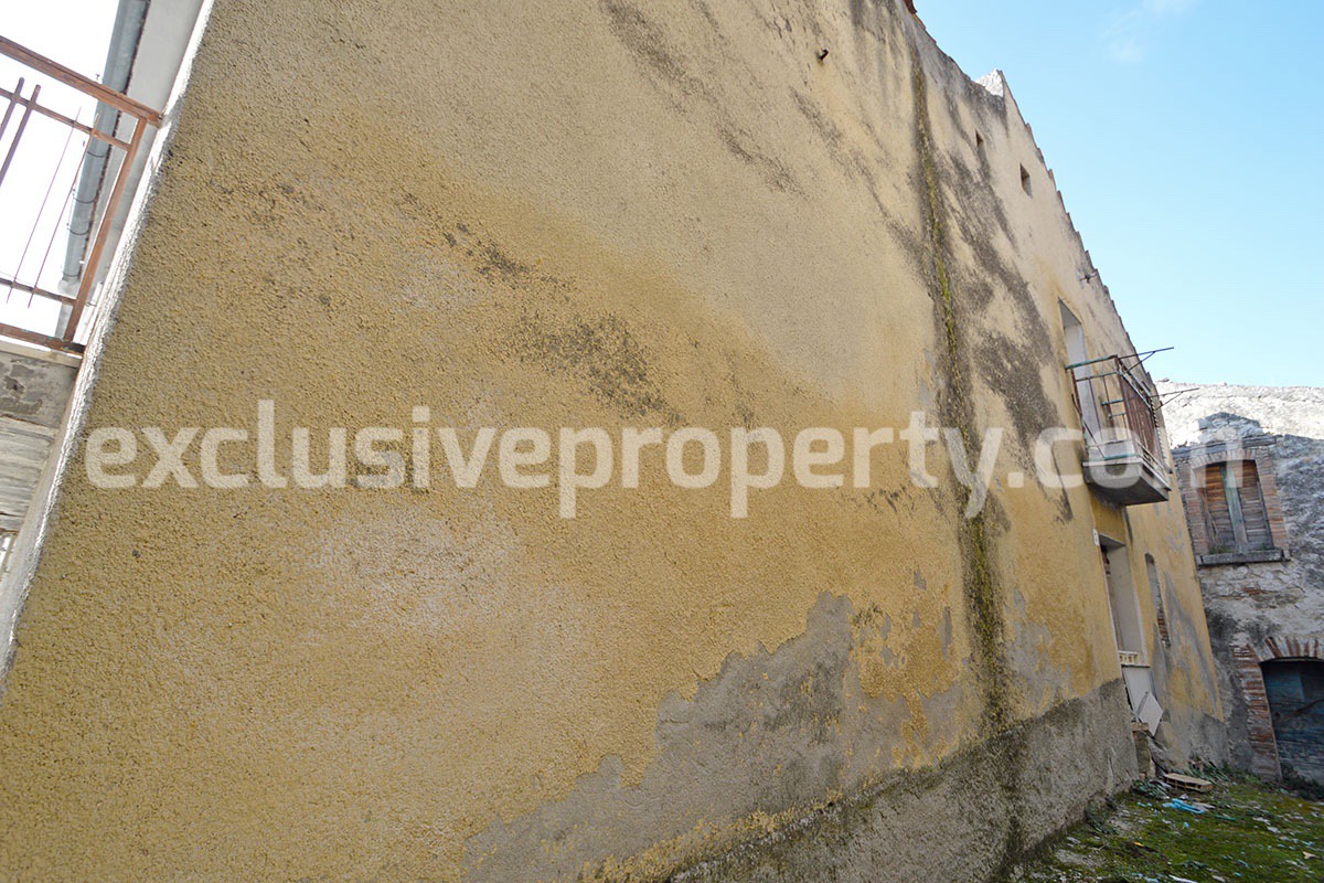 Spacious house with cellar for sale in a characteristic village Abruzzo 24